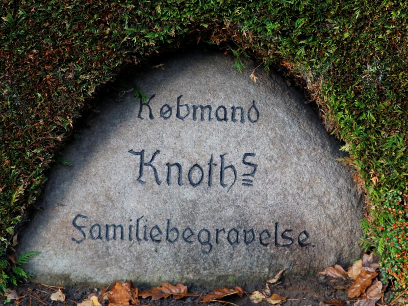 koebmand Knoth's familiegravsted.JPG